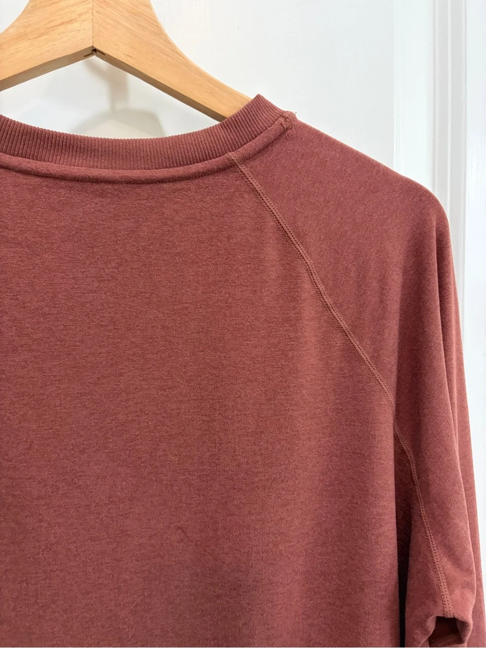 Vuori Women’s Halo Crewneck pullover, Small, Rosewood - Picture 14 of 16